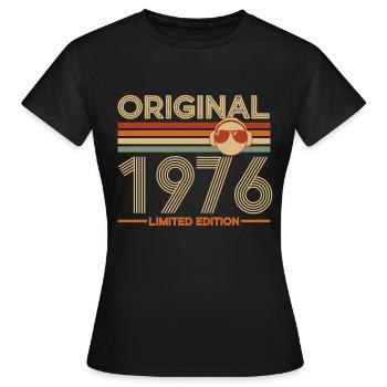 1976 - Dame-T-shirt - sort - Foran - AI Model Female 172 dark (172cm)