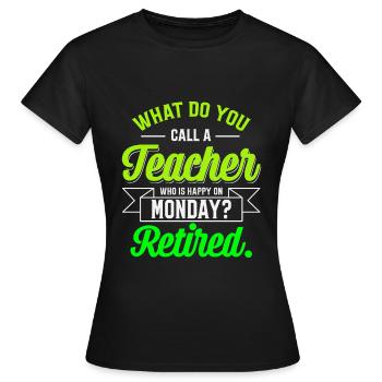 Funny teacher in pension gift - Women's T-Shirt - black - Front - AI Model Female 172 dark (172cm)