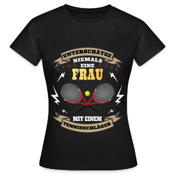 Unterschätze niemals eine Frau mit Tennisschläger - Frauen T-Shirt - Schwarz - Vorne - AI Model Female 172 dark (172cm)