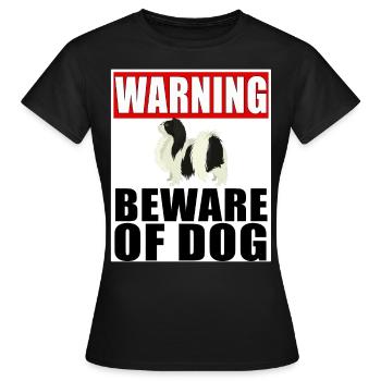 Attention, menton japonais, attention, chien - T-shirt Femme - noir - Devant - AI Model Female 172 dark (172cm)