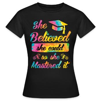 Elle a maîtrisé le Master - T-shirt Femme - noir - Devant - AI Model Female 172 dark (172cm)