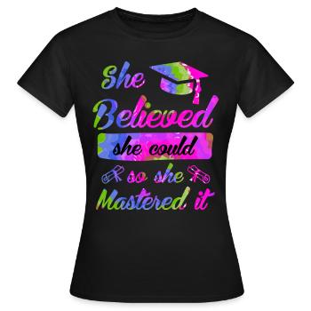 Elle a maîtrisé le Master - T-shirt Femme - noir - Devant - AI Model Female 172 dark (172cm)