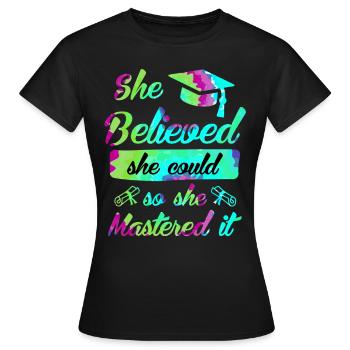 Elle a maîtrisé le Master - T-shirt Femme - noir - Devant - AI Model Female 172 dark (172cm)