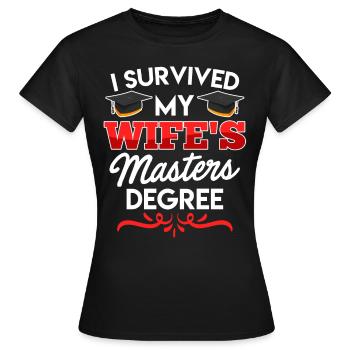 Überlebt Meine Frau hat einen Master Abschluss - Frauen T-Shirt - Schwarz - Vorne - AI Model Female 172 dark (172cm)
