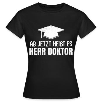 Doktorabschluss Ab Jetzt heißt es Herr Doktor - Frauen T-Shirt - Schwarz - Vorne - AI Model Female 172 dark (172cm)
