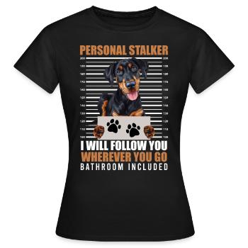 Doberman propriétaire PERSONAL STALKER Drôle - T-shirt Femme - noir - Devant - AI Model Female 172 dark (172cm)