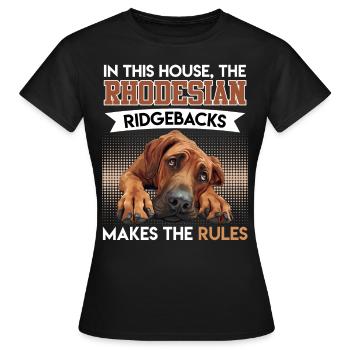 Propriétaires de Ridgeback ICI LE RIDGEBACK ÉTABLIT DES RÈGLES - T-shirt Femme - noir - Devant - AI Model Female 172 dark (172cm)