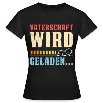 VATERSCHAFT WIRD GELADEN Lustiges - Frauen T-Shirt - Schwarz - Vorne - AI Model Female 172 dark (172cm)