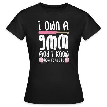 I Own A 9mm And I Know How To Use It - Häkeln - Frauen T-Shirt - Schwarz - Vorne - AI Model Female 172 dark (172cm)