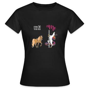 50. Geburtstag fünfzig Jahre Einhorn lustig Tanzen - Frauen T-Shirt - Schwarz - Vorne - AI Model Female 172 dark (172cm)