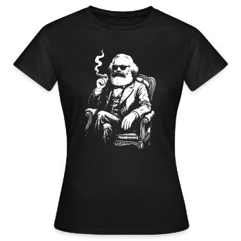Karl Marx is smoking the cigar on the armchair - Women's T-Shirt - black - Front - AI Model Female 172 dark (172cm)