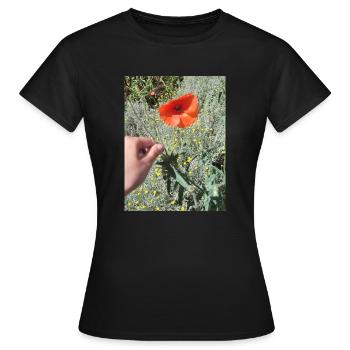 Poppy picture - Frauen T-Shirt - Schwarz - Vorne - AI Model Female 172 dark (172cm)