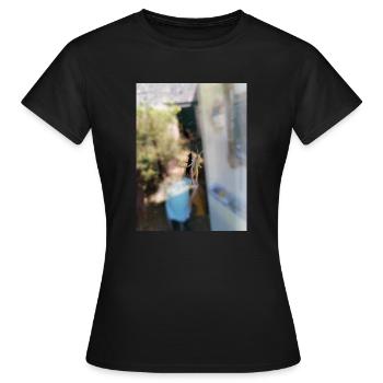Window cricket - Women's T-Shirt - black - Front - AI Model Female 172 dark (172cm)