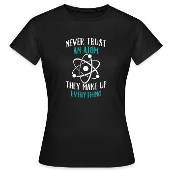 Traue niemals einem Atom - Frauen T-Shirt - Schwarz - Vorne - AI Model Female 172 dark (172cm)