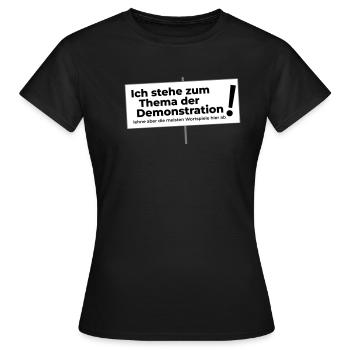 Wortspiele auf Demo - Frauen T-Shirt - Schwarz - Vorne - AI Model Female 172 dark (172cm)