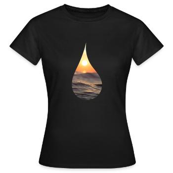 Goutte dans l'océan - T-shirt Femme - noir - Devant - AI Model Female 172 dark (172cm)