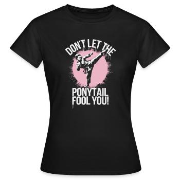 Queue de cheval avec puissance - T-shirt Femme - noir - Devant - AI Model Female 172 dark (172cm)