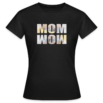 MOM WOW Geschenk für Mama Aquarell gold - Frauen T-Shirt - Schwarz - Vorne - AI Model Female 172 dark (172cm)