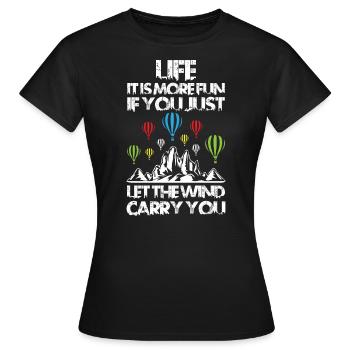 Je n’arrête pas toujours de regarder les montgolfières - T-shirt Femme - noir - Devant - AI Model Female 172 dark (172cm)
