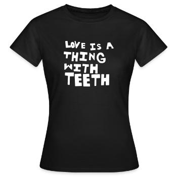 L'amour est une chose avec des dents - T-shirt Femme - noir - Devant - AI Model Female 172 dark (172cm)