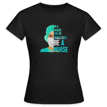 In A World Full Of Princesses Be A Nurse T Shirt - Frauen T-Shirt - Schwarz - Vorne - AI Model Female 172 dark (172cm)