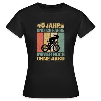 Geburtstag 45 Fahrradfahrerin Retro Frauen - Frauen T-Shirt - Schwarz - Vorne - AI Model Female 172 dark (172cm)