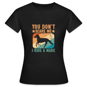 Du erschreckst mich nicht, ich fahre eine Stute - Frauen T-Shirt - Schwarz - Vorne - AI Model Female 172 dark (172cm)