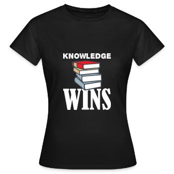 La connaissance gagne des livres - T-shirt Femme - noir - Devant - AI Model Female 172 dark (172cm)