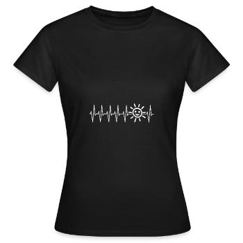 Kardiogramm und Sonne - Sonne im Herzen - Frauen T-Shirt - Schwarz - Vorne - AI Model Female 172 dark (172cm)