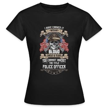 Polizei Gesetzeshüter Polizistin Uniform - Frauen T-Shirt - Schwarz - Vorne - AI Model Female 172 dark (172cm)