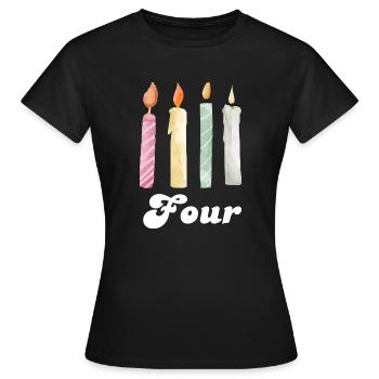 Kerze zum 4. Jahrestag - Frauen T-Shirt - Schwarz - Vorne - AI Model Female 172 dark (172cm)