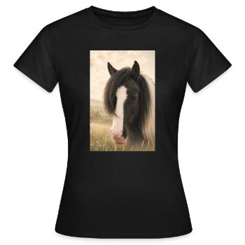 Pferdetraum - Frauen T-Shirt - Schwarz - Vorne - AI Model Female 172 dark (172cm)
