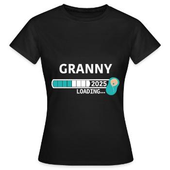 Granny 2025 / Grandmother 2025 - Frauen T-Shirt - Schwarz - Vorne - AI Model Female 172 dark (172cm)