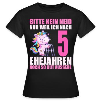 5 Jahre verheiratet lustig 5. Hochzeitstag - Frauen T-Shirt - Schwarz - Vorne - AI Model Female 172 dark (172cm)