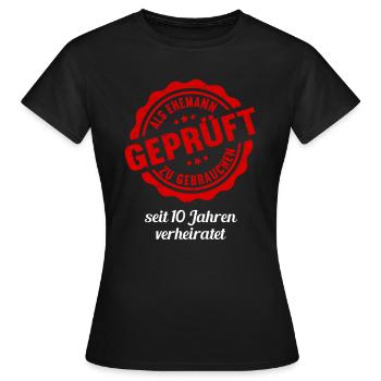 Geprüft 10 Jahre verheiratet 10.Hochzeitstag - Frauen T-Shirt - Schwarz - Vorne - AI Model Female 172 dark (172cm)