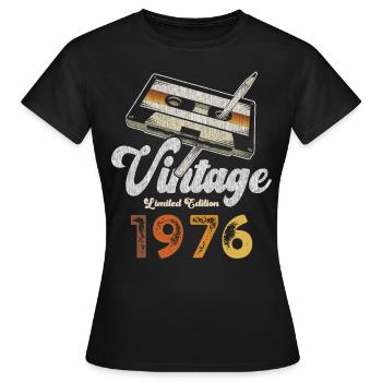 Vintage 1976 Geburtstag Kassette Bleistift - Frauen T-Shirt - Schwarz - Vorne - AI Model Female 172 dark (172cm)