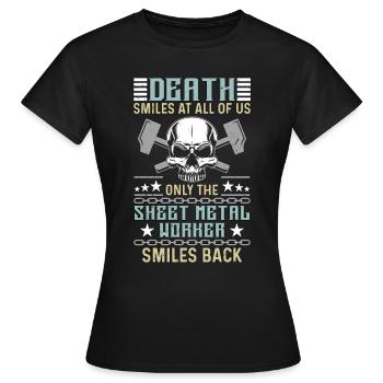 Sheet Metal Worker Death Smiles At All Of Mechanic - Women's T-Shirt - black - Front - AI Model Female 172 dark (172cm)