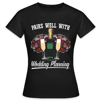 Wedding Planner Pairs Well With Wedding Organizer - Frauen T-Shirt - Schwarz - Vorne - AI Model Female 172 dark (172cm)