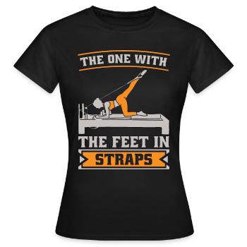 Pilates The One With The Feet In Straps Reformer - Frauen T-Shirt - Schwarz - Vorne - AI Model Female 172 dark (172cm)