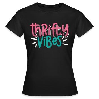 Thrift Shopping Thrifty Vibes Second Hand Thrifter - Frauen T-Shirt - Schwarz - Vorne - AI Model Female 172 dark (172cm)