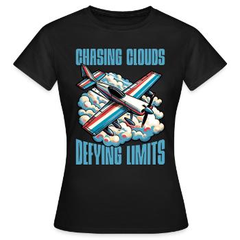 Aerobatic Pilot Chasing Clouds Defying Model Pilot - Frauen T-Shirt - Schwarz - Vorne - AI Model Female 172 dark (172cm)