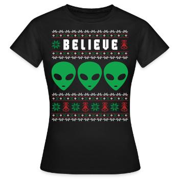 Pull de Noël laid de Noël drôle Alien - T-shirt Femme - noir - Devant - AI Model Female 172 dark (172cm)