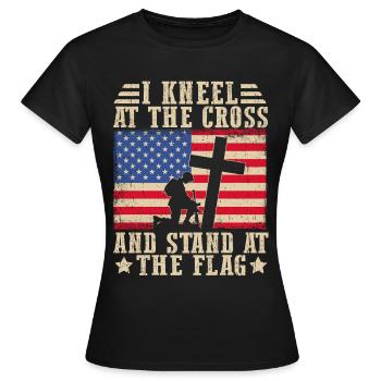 Ich knie am Kreuz und stehe an der Fahne - Frauen T-Shirt - Schwarz - Vorne - AI Model Female 172 dark (172cm)