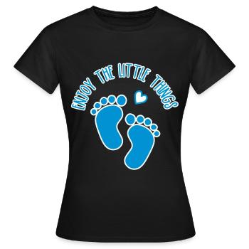 Schwangerschaft Baby Füße Fussabdrücke Spruch - Frauen T-Shirt - Schwarz - Vorne - AI Model Female 172 dark (172cm)