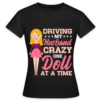 Poupée de collection Poupée en porcelaine Antique - T-shirt Femme - noir - Devant - AI Model Female 172 dark (172cm)