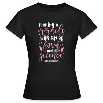 Faire un miracle avec beaucoup d’amour et peu - T-shirt Femme - noir - Devant - AI Model Female 172 dark (172cm)