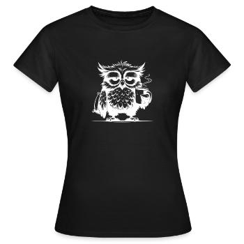 Verschlafene Weisheit – Eulen Edition mit Kissen - Frauen T-Shirt - Schwarz - Vorne - AI Model Female 172 dark (172cm)