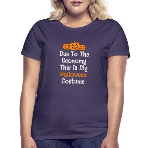 Taloustilanteesta johtuen tää on mun Halloweenasu - Naisten t-paita