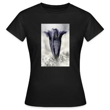 Enzian im Detail - Frauen T-Shirt - Schwarz - Vorne - AI Model Female 172 dark (172cm)