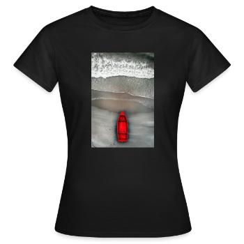 Rotes Boot am Grauen Ufer - Frauen T-Shirt - Schwarz - Vorne - AI Model Female 172 dark (172cm)